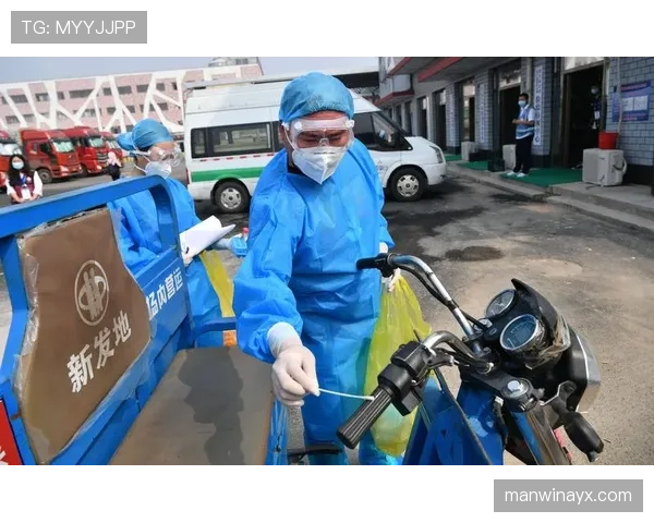 假设在菜市场撞到陶菲克，他拎着塑料袋露出半截签名球拍——我当场把手里的菜篮子放下了