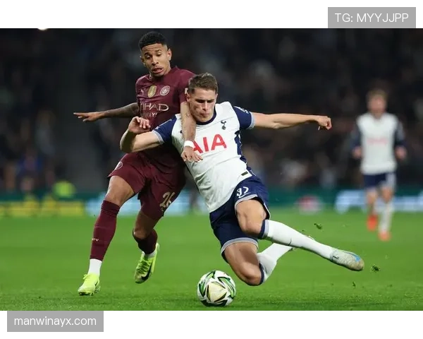 高位压迫下热刺防守空档暴露，快速反击威胁持续加剧，竞争格局面临考验